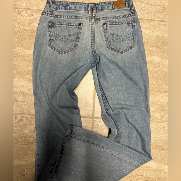 💕EUC-AEROPOSTALE HAILEY FLARE DISTRESSED JEANS SZ 7-8 LONG💕 - Picture 9 of 11